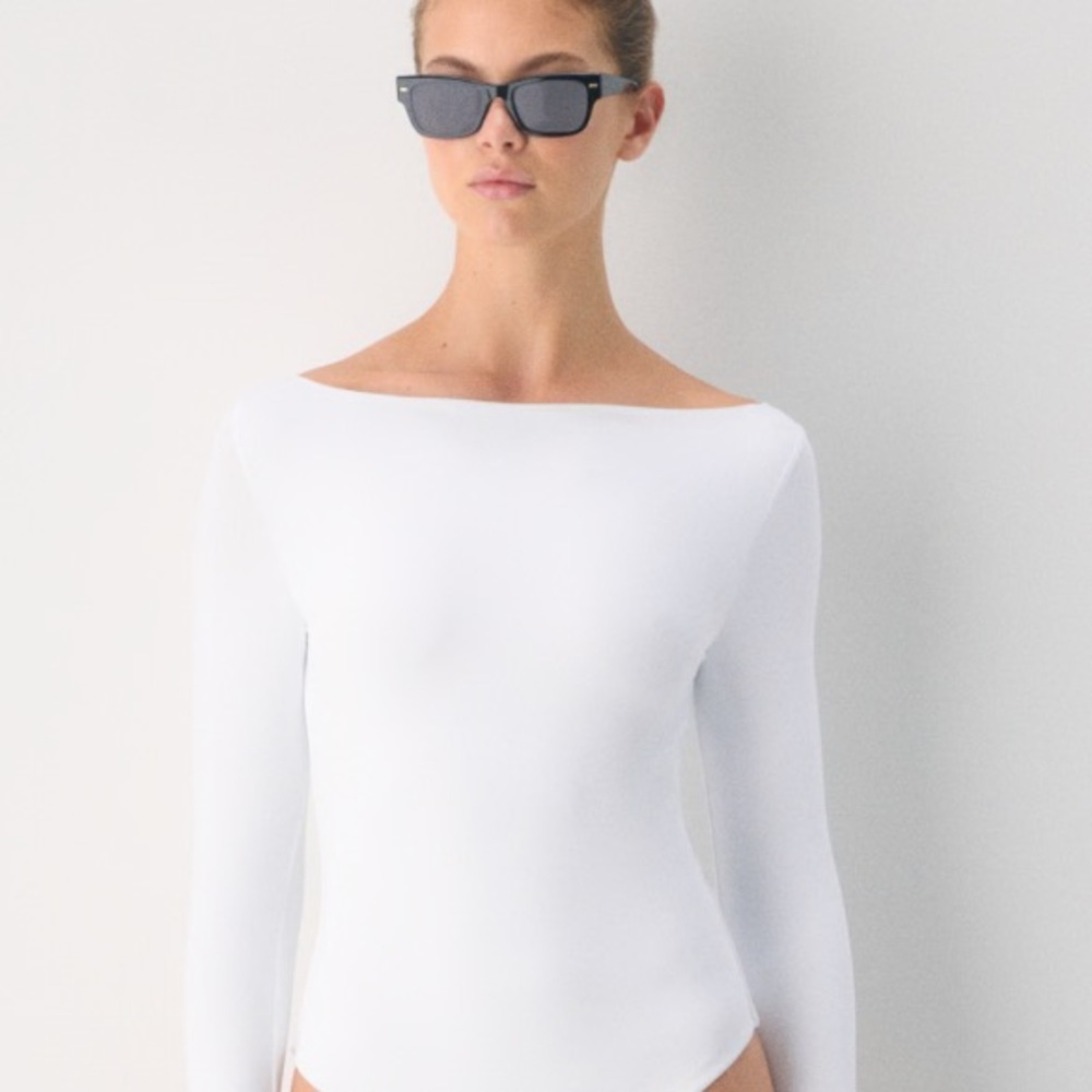 Aritzia Original Contour Whitney Bodysuit - Picture 2 of 3